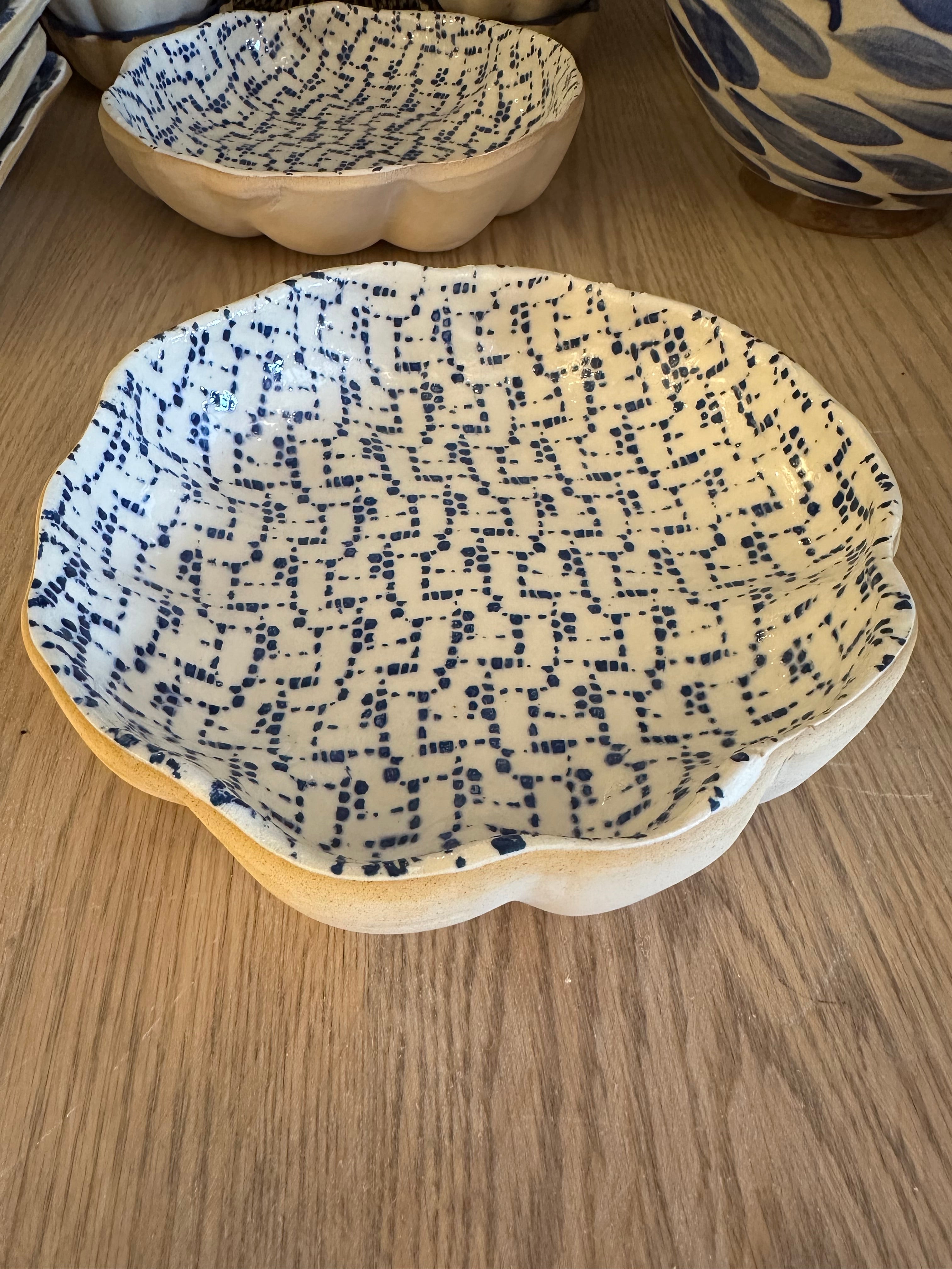 Medium Scallop Bowl Maze Cobalt