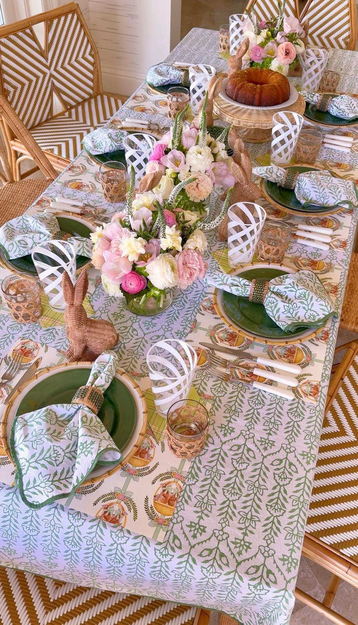 DANA SMALL DESIGNS Tablecloth 80" x 120" Flower Row Parakeet
