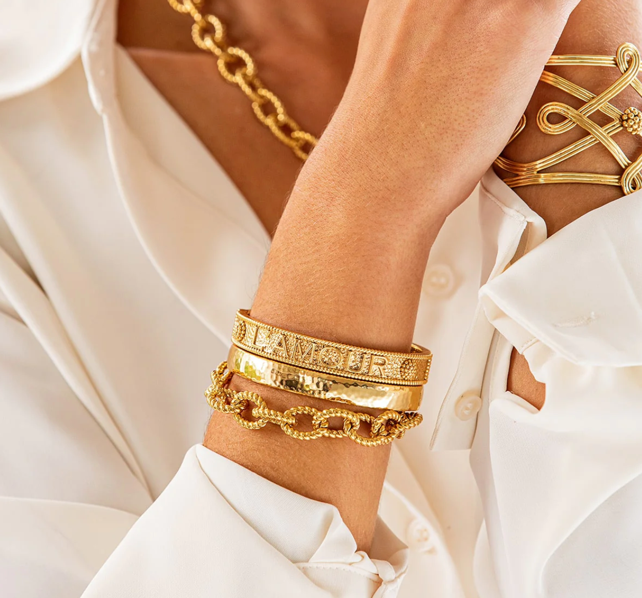 CAPUCINE DE WULF Cleopatra Oval Hinged Bangle - Gold