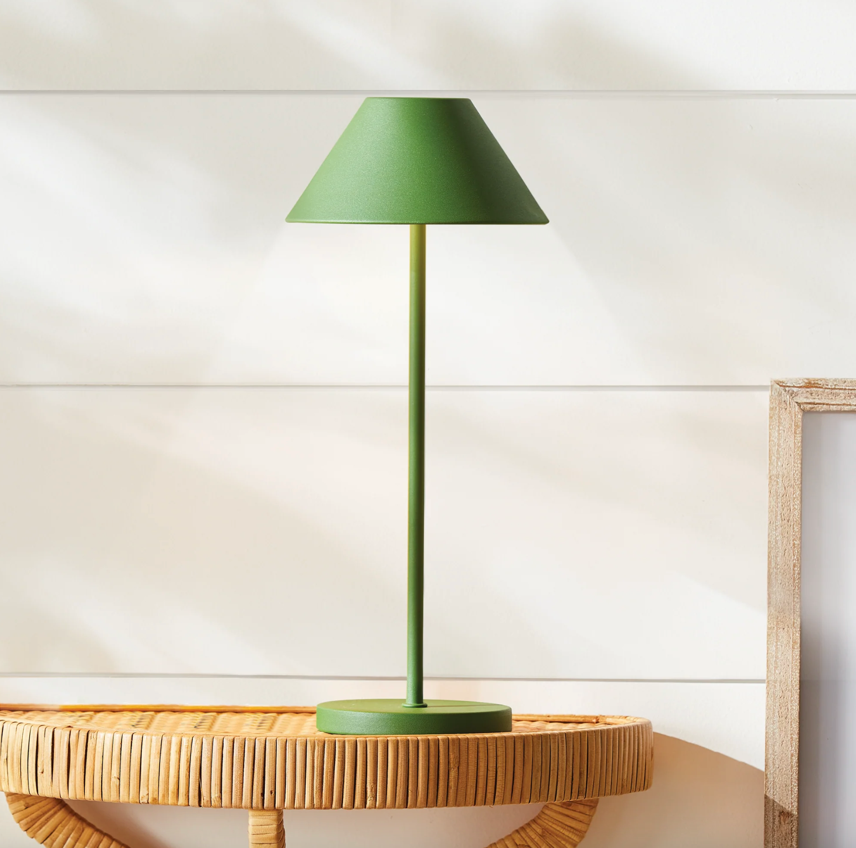 Alluna Cordless Lamp w/ Metal Shade Green
