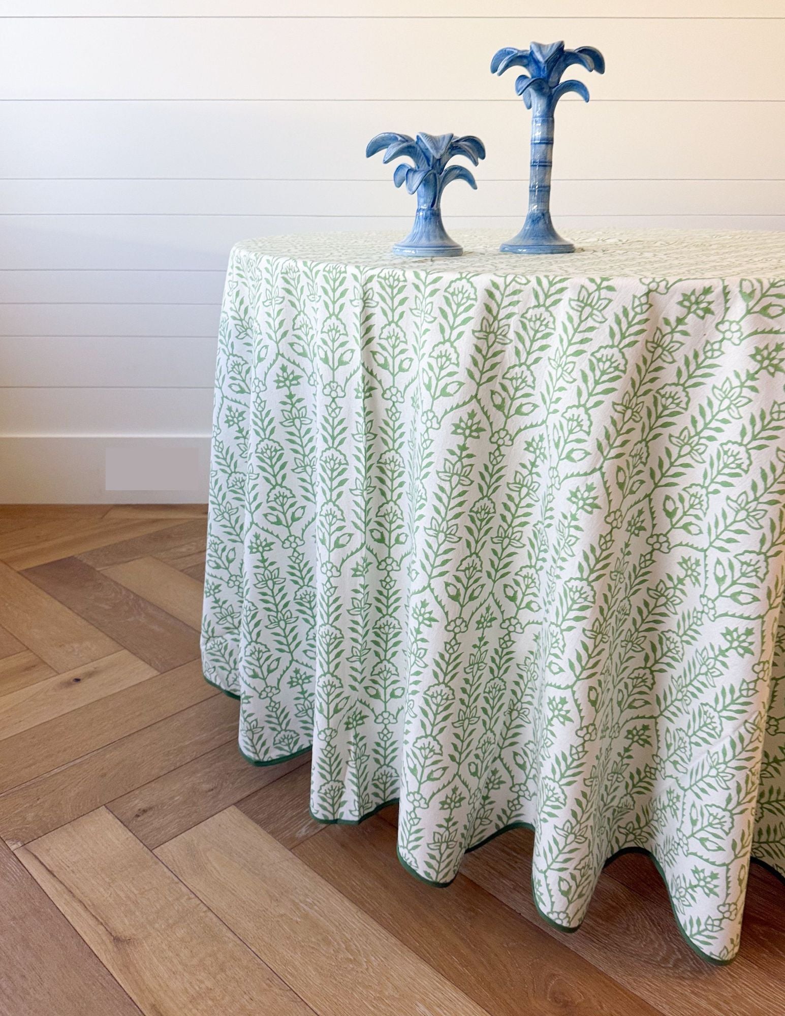DANA SMALL DESIGNS Round Tablecloth 100" Flower Row Parakeet