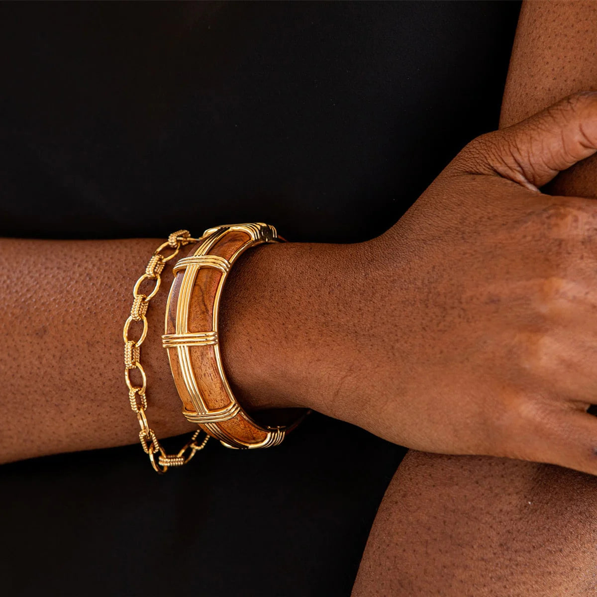 CAPUCINE DE WULF Gaia Hinged Bangle - Teak