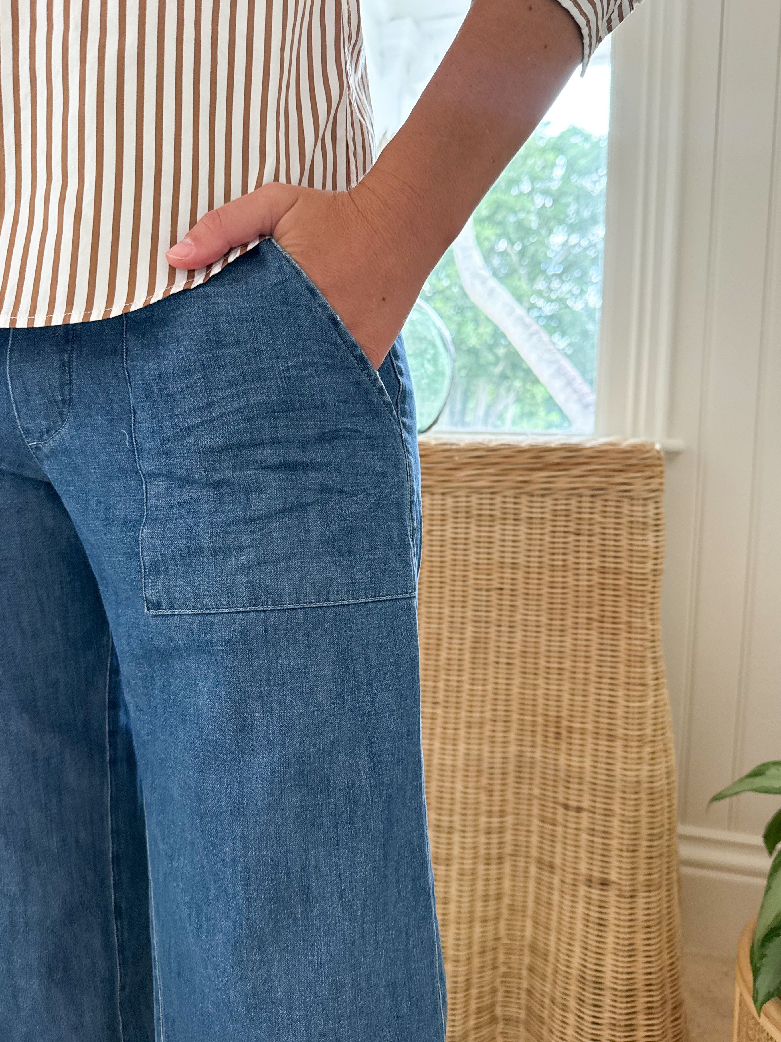 FRANK &amp; EILEEN Madeline Patch Pocket Pull-On Pant Distressed Indigo Wash