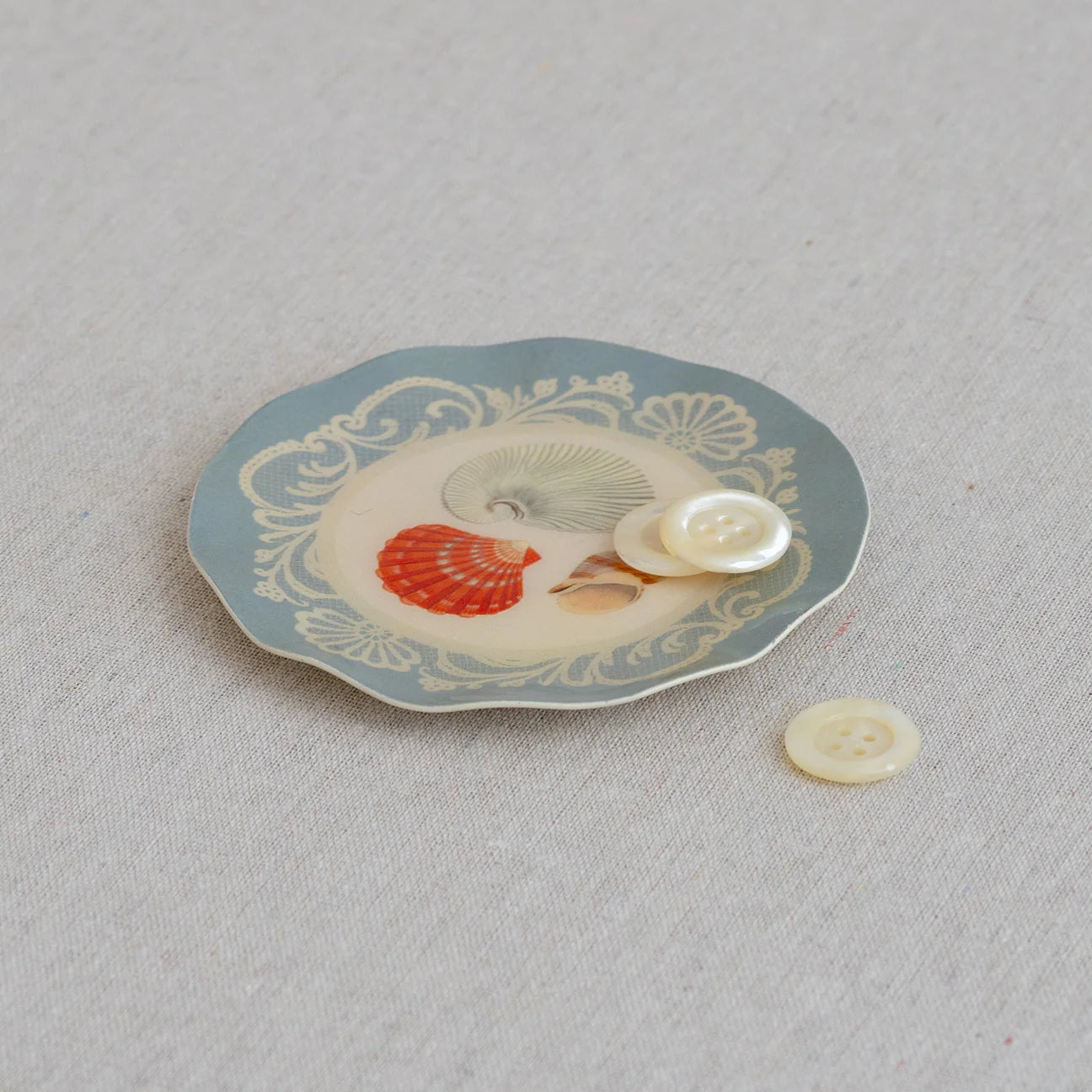 Wavy Round Enamel Seashells Tray
