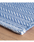 DASH & ALBERT Herringbone French Blue/White Handwoven Indoor/Outdoor Rug