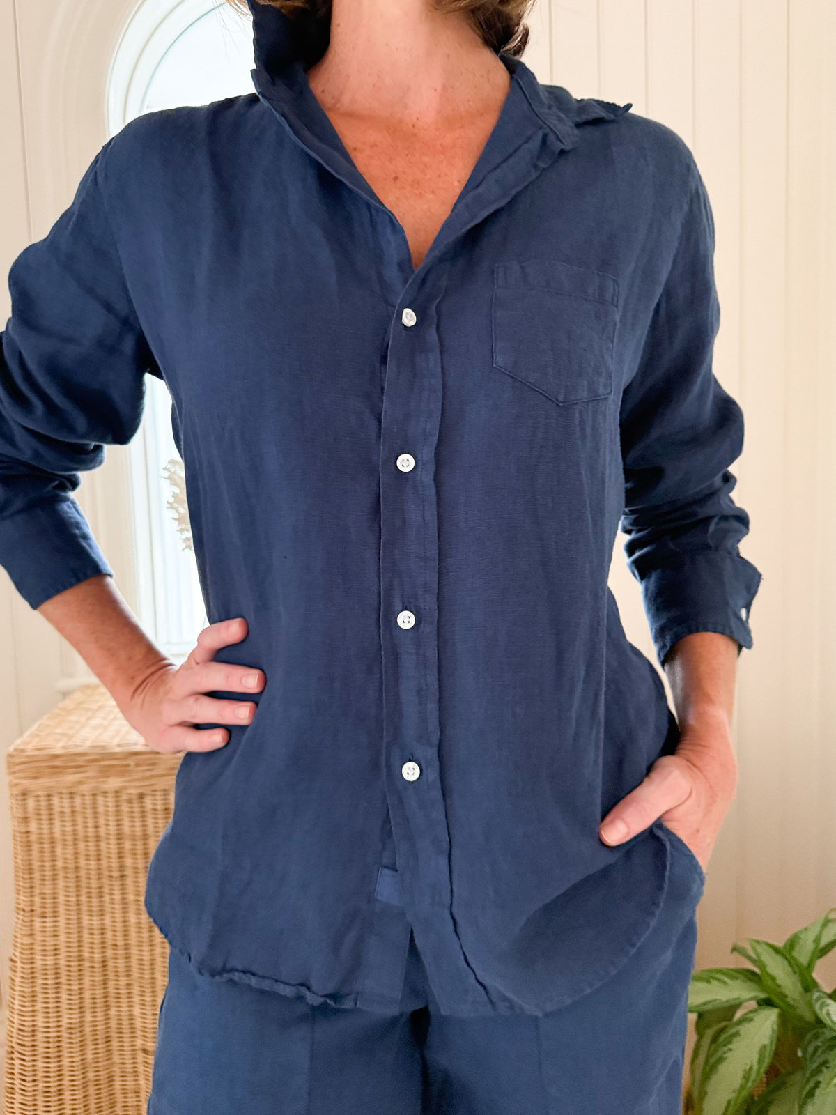 FRANK &amp; EILEEN Eileen Button Up Navy Linen